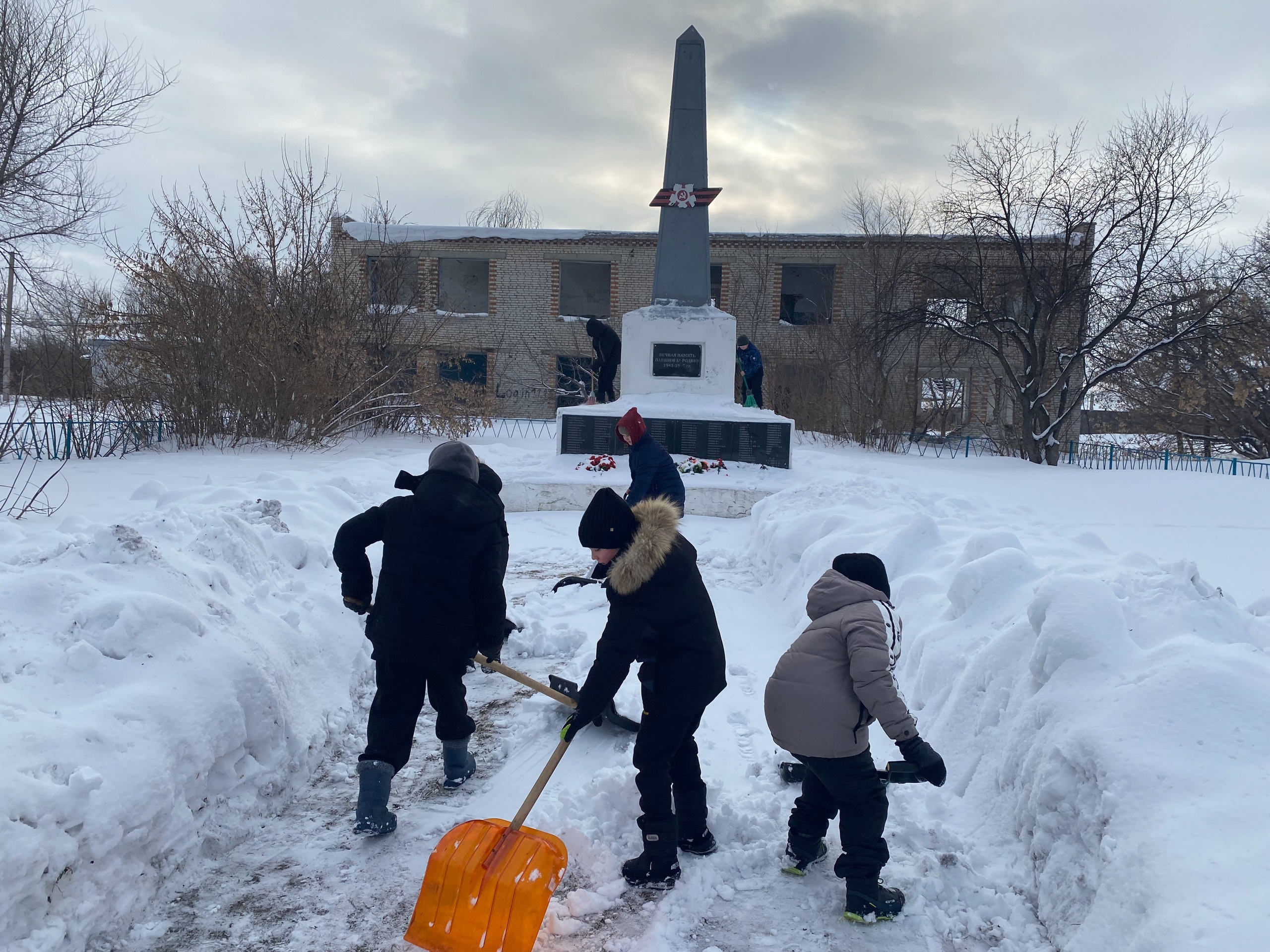 Акция &amp;quot;Чистый обелиск&amp;quot;.
